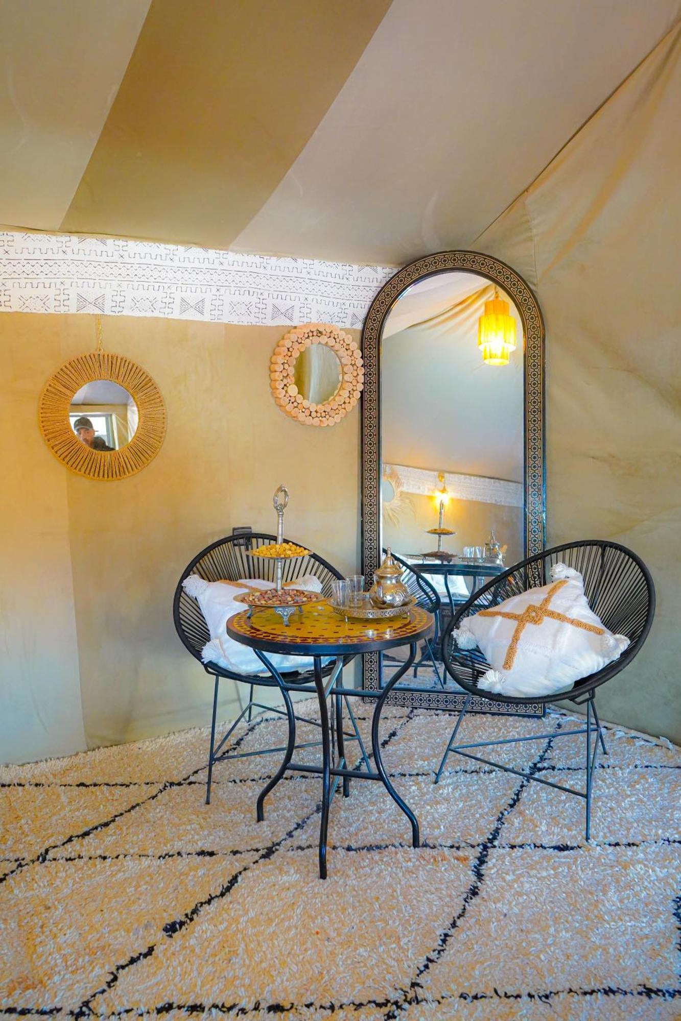 Young Luxury Camp Merzouga Exterior foto
