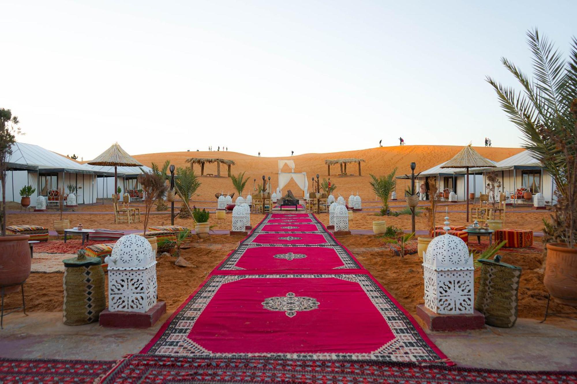 Young Luxury Camp Merzouga Exterior foto